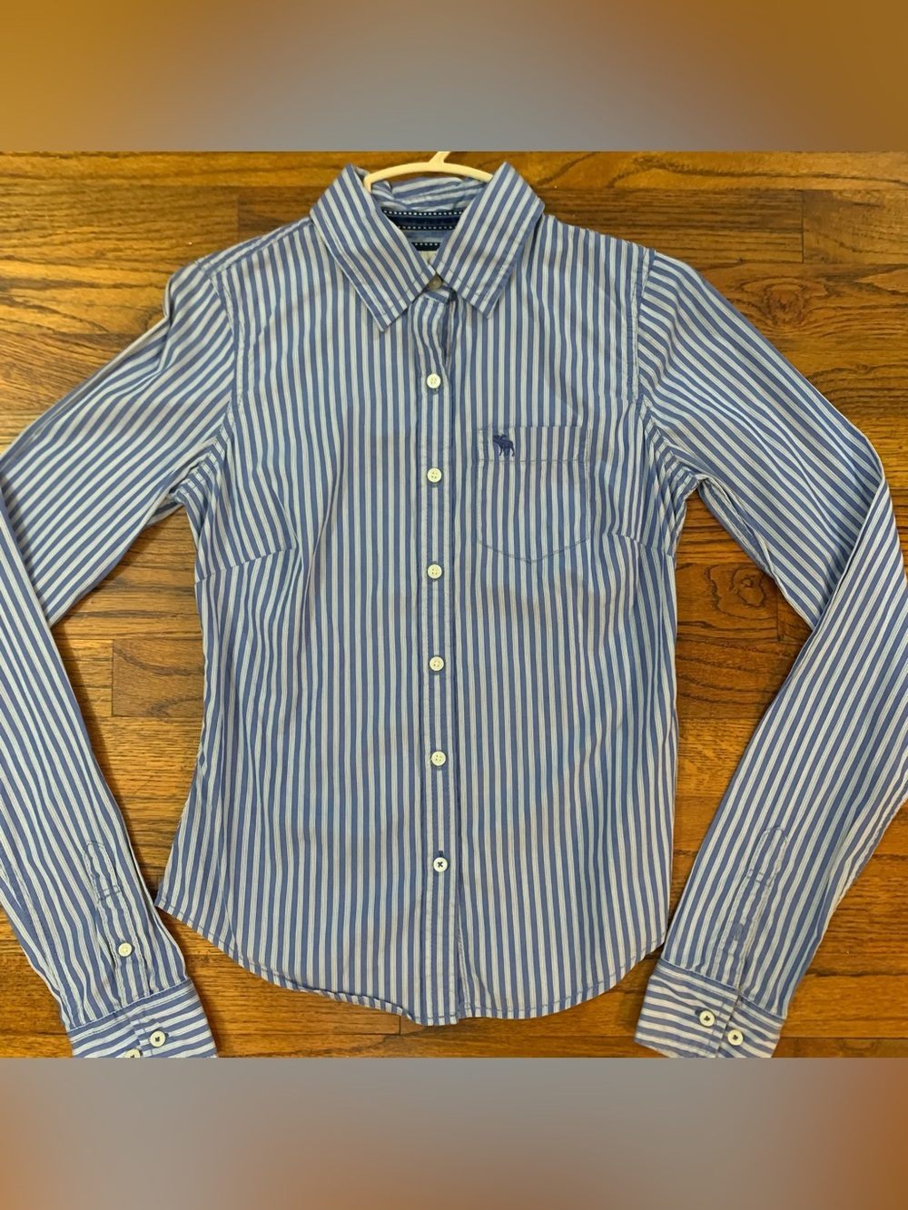 Abercrombie & Fitch LS Blue & White Stripe Button Down Blouse
Small 4 - 6
Pocket - Picture 4 of 16